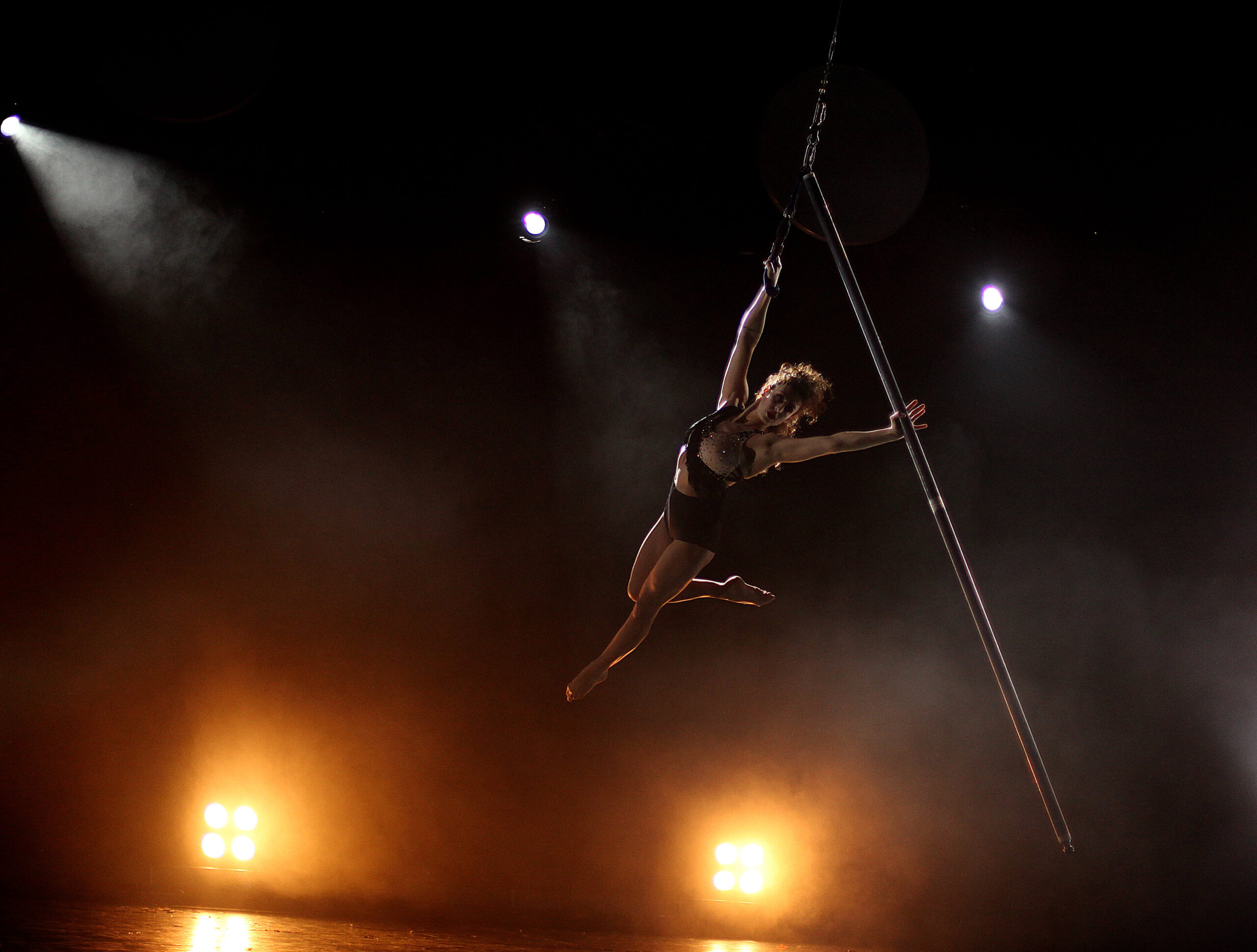 Pokaz tańca w powietrzu atrakcje na wesele pokaz akrobatyczny