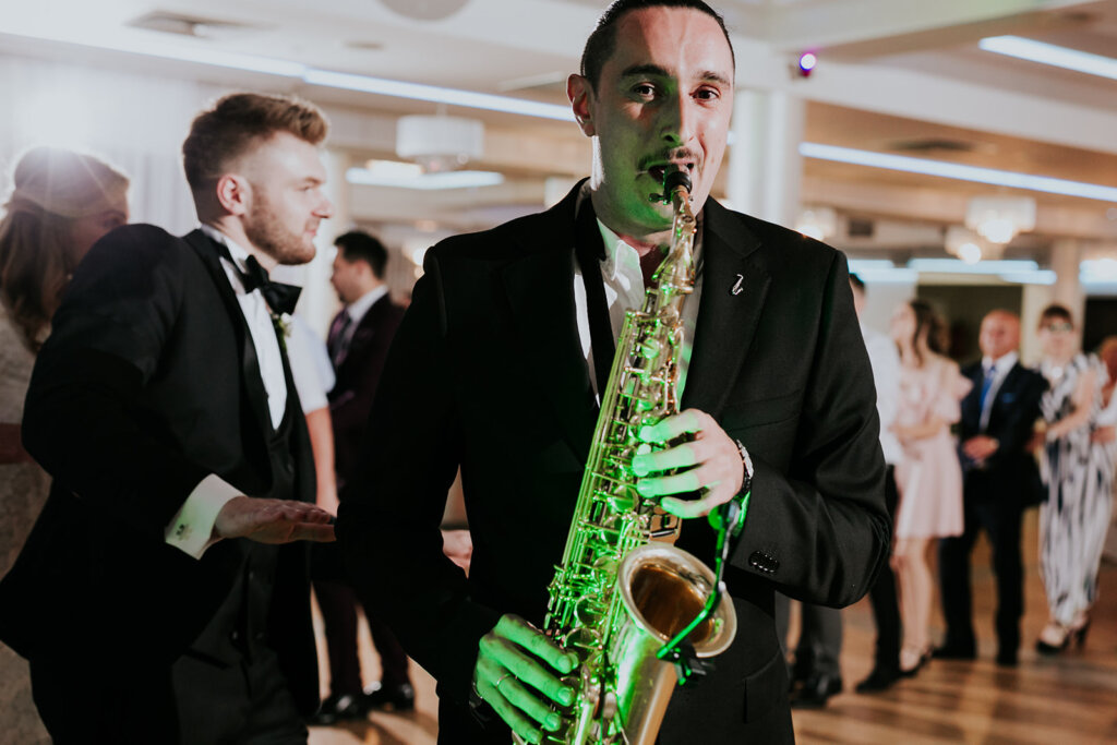 DJ na wesele Śląsk saksofon-wokalistka-na-wesele