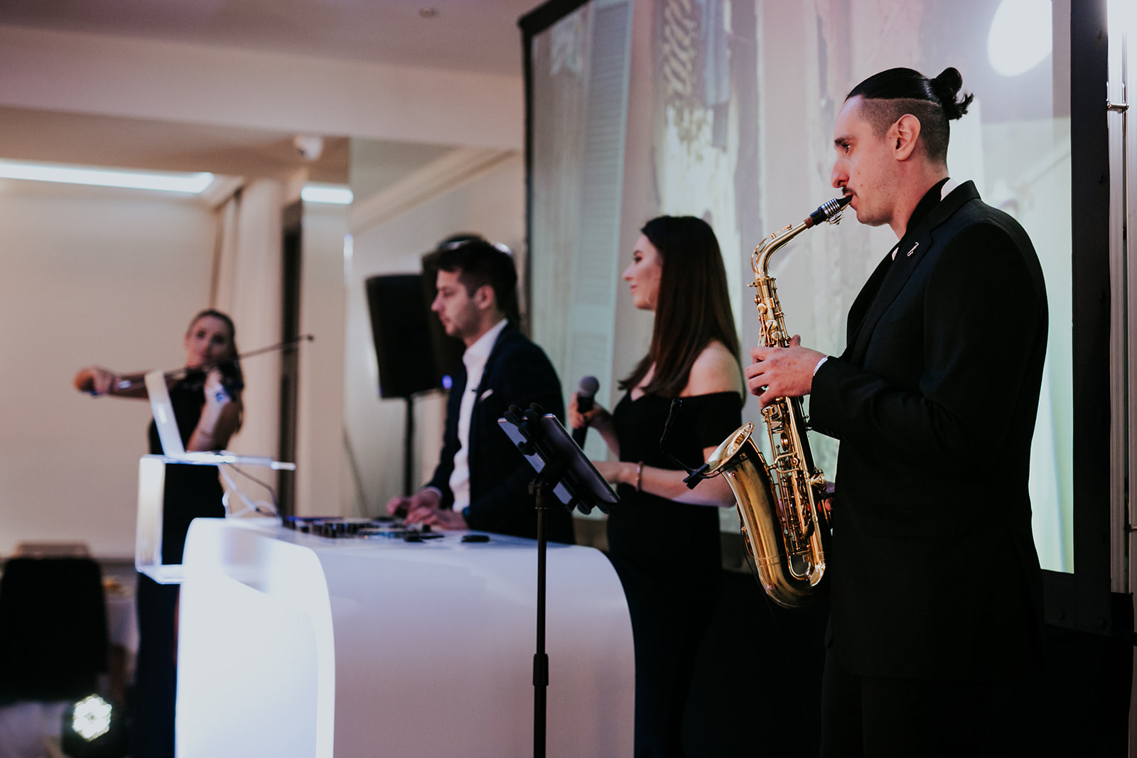 DJ na Wesele Międzynarodowe zespol-na-wesele-miedzynarodowe